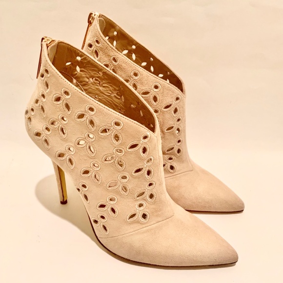 Oscar de la Renta Nude Elkin lasercut heeled booties Suede Eyelet Trim Boots 37 - Picture 15 of 16